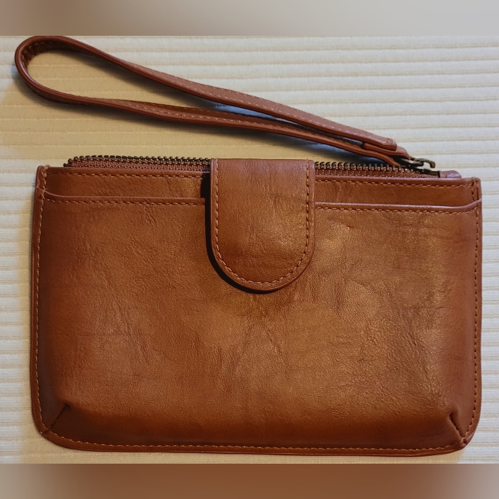 NWOT Universal Threads Carmel Wristlet